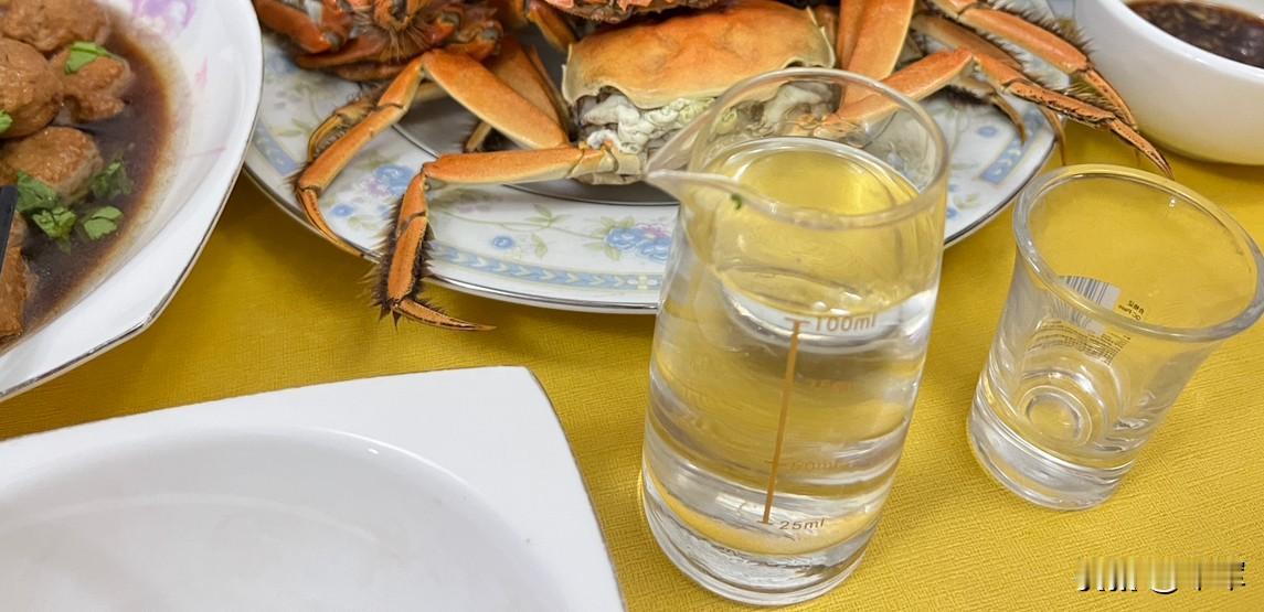 男人的快乐很简单，女人，酒。可能我接触人的档次比较低吧！身边两个男同学，