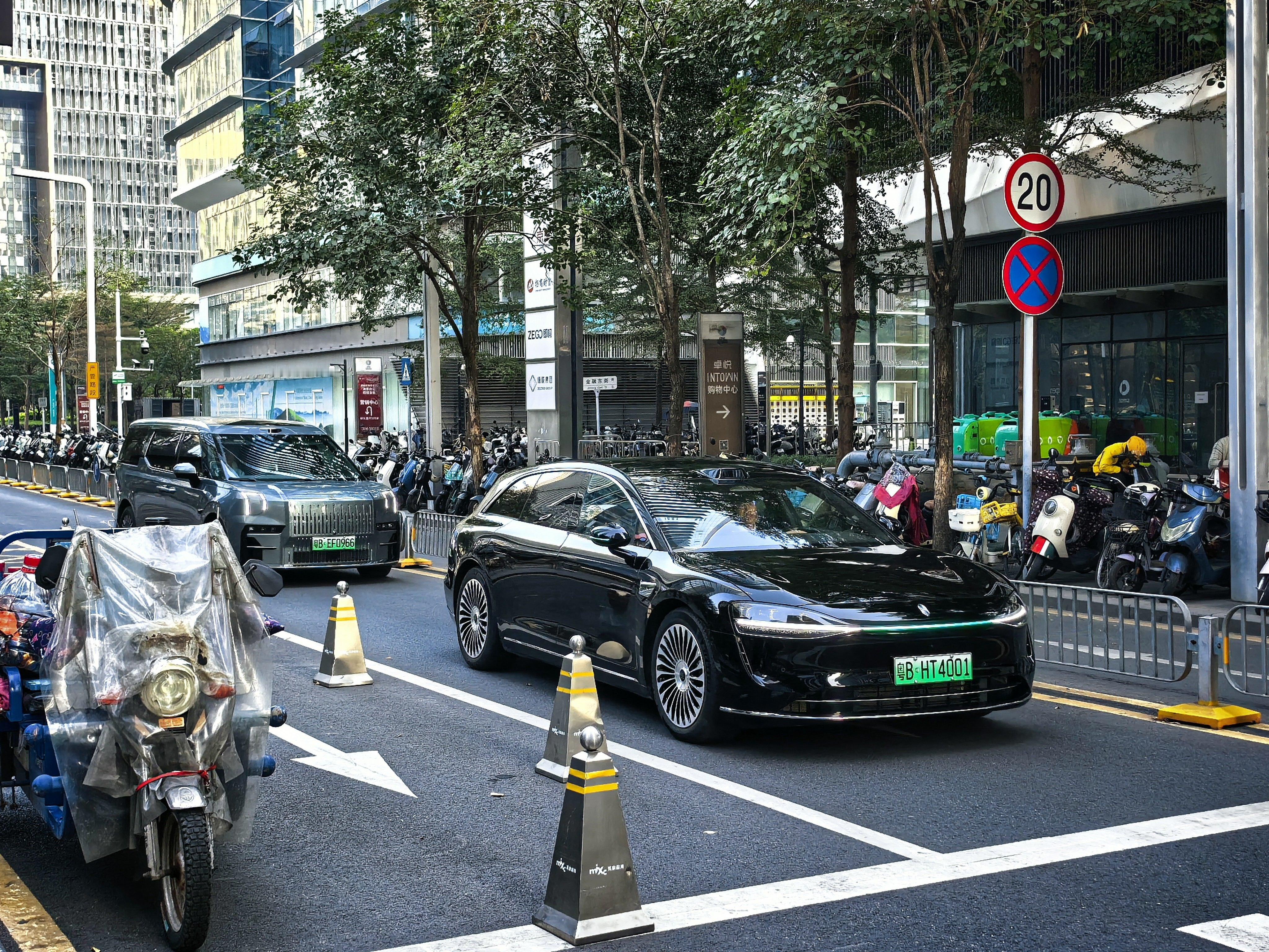 今天在深圳前海见到一辆享界S9T