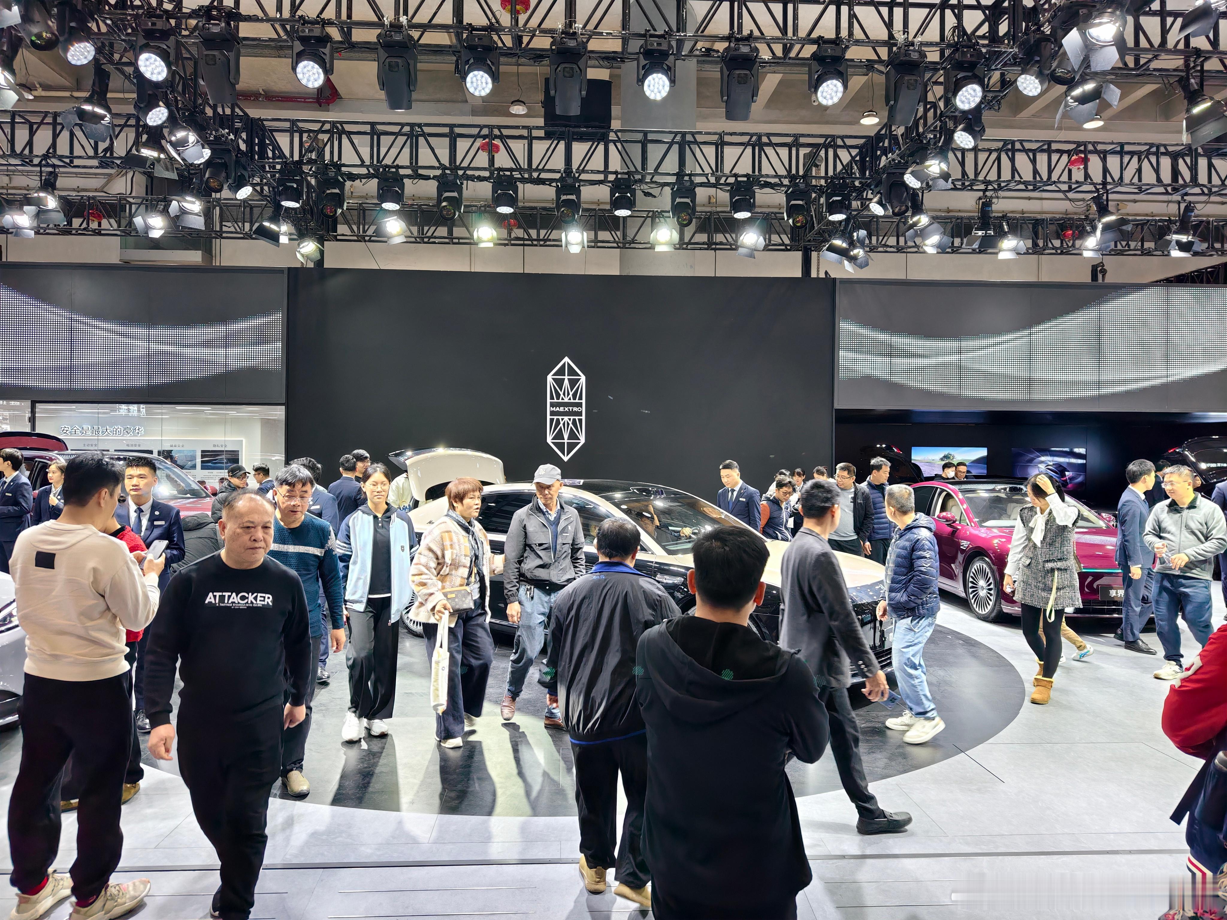 原来尊界s800下线1万台了。前两天车展转到鸿蒙智行展台，跟尊界的一个好哥们聊