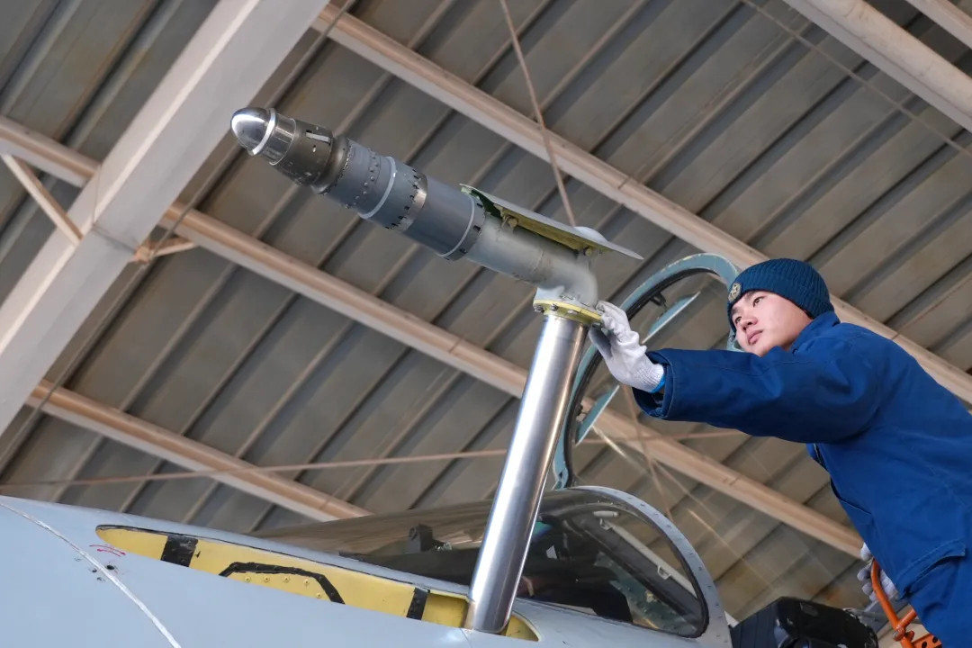 每天认识一件兵器歼15的受油探头