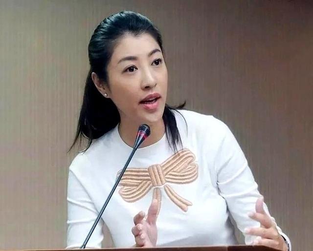 台湾的天彻底塌了。7月23日，捷克众议长冈村富夫在北京召开记者会，当众对外