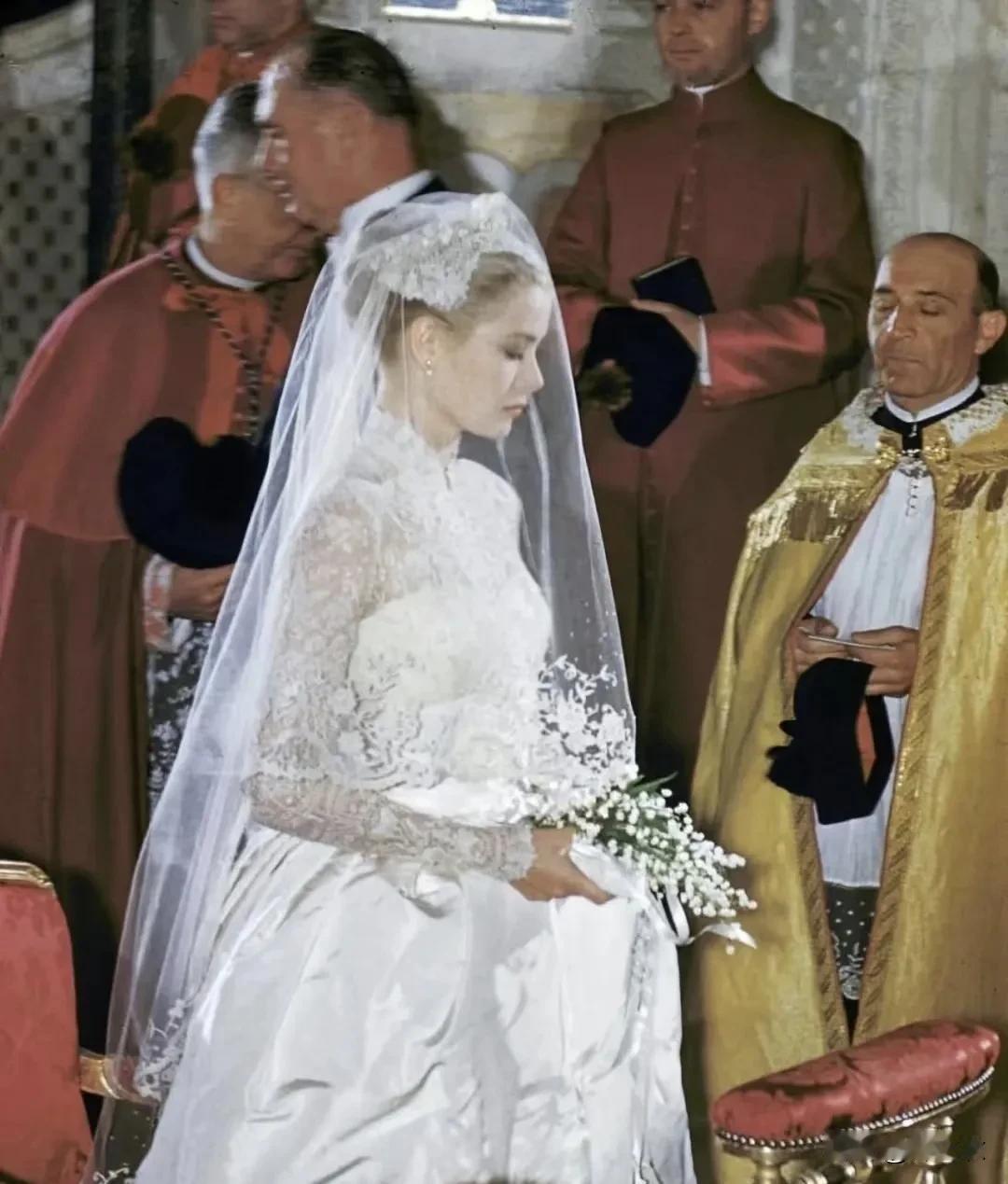 媒体热衷于报道他们两人是童话爱情，小时候也觉得格蕾丝是最完美的灰姑娘。美丽的