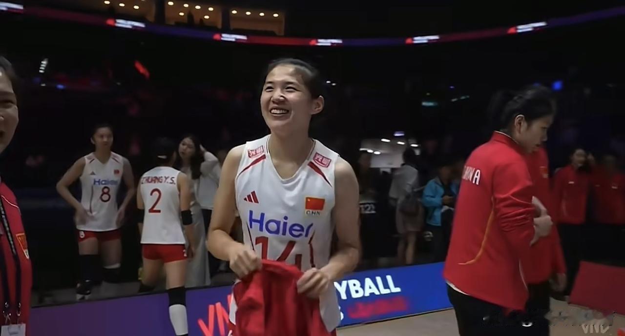 没想到中国女排赢泰国女排都这么艰难啊！3-0的球硬生生的打成了3-2！唐欣今天立