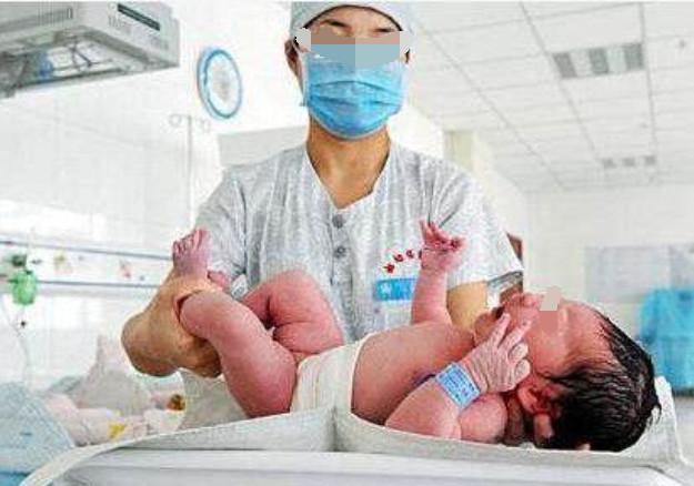 宝妈心疼孩子不舍得给孩子断夜奶, 不见得是为宝宝好, 夜奶该断就得断