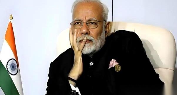 这几天外媒的能源版面，全在盯着海面上飘着的那批印度油轮。几十艘满载原油的钢铁巨