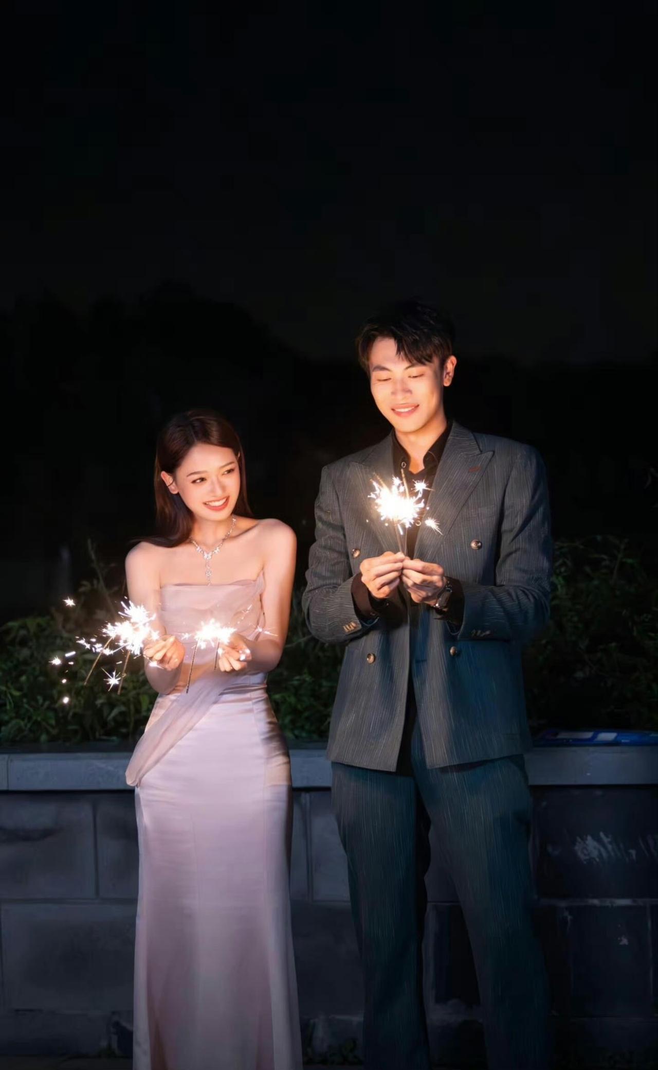 那个在节目上为爱放烟花的人，背地里却在群里商量怎么把分手的锅甩给女方。12月