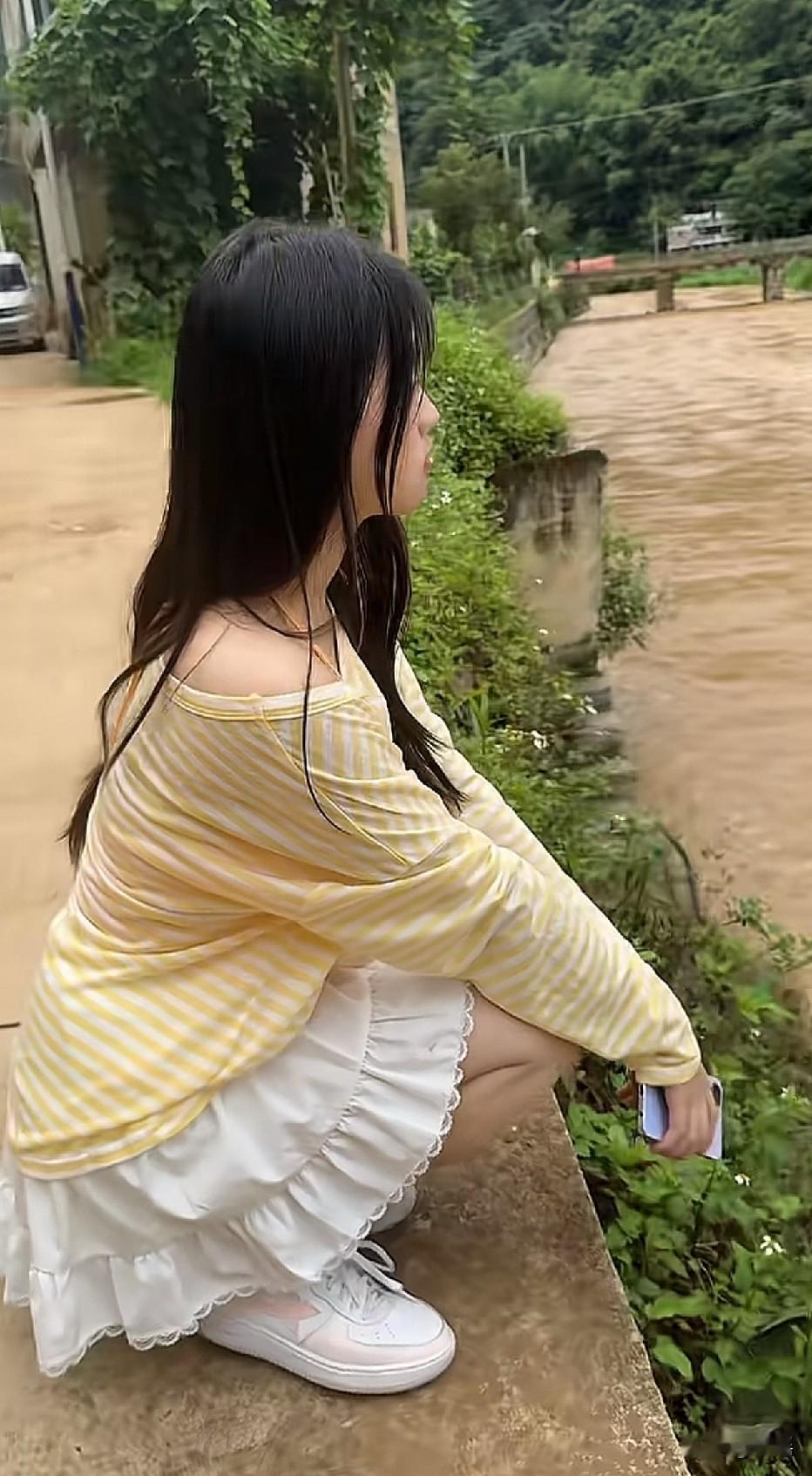 她在思考啥[捂眼睛]