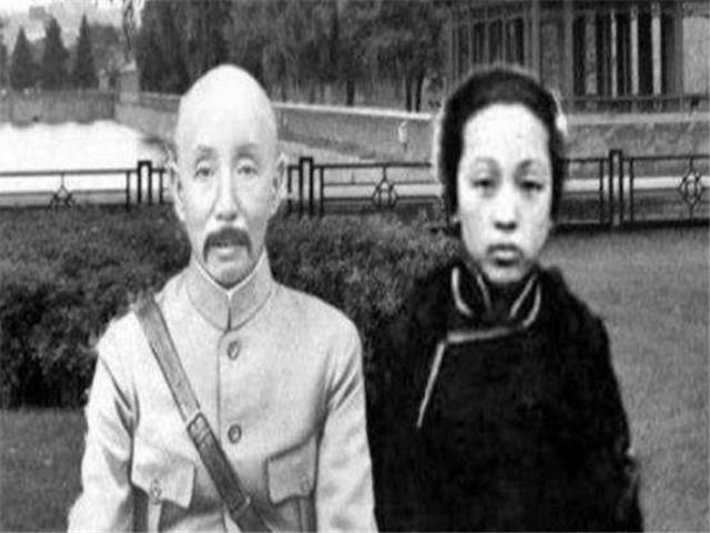 1916年，41岁的张作霖看上了一个18岁的女学生，想娶她当五姨太。女孩