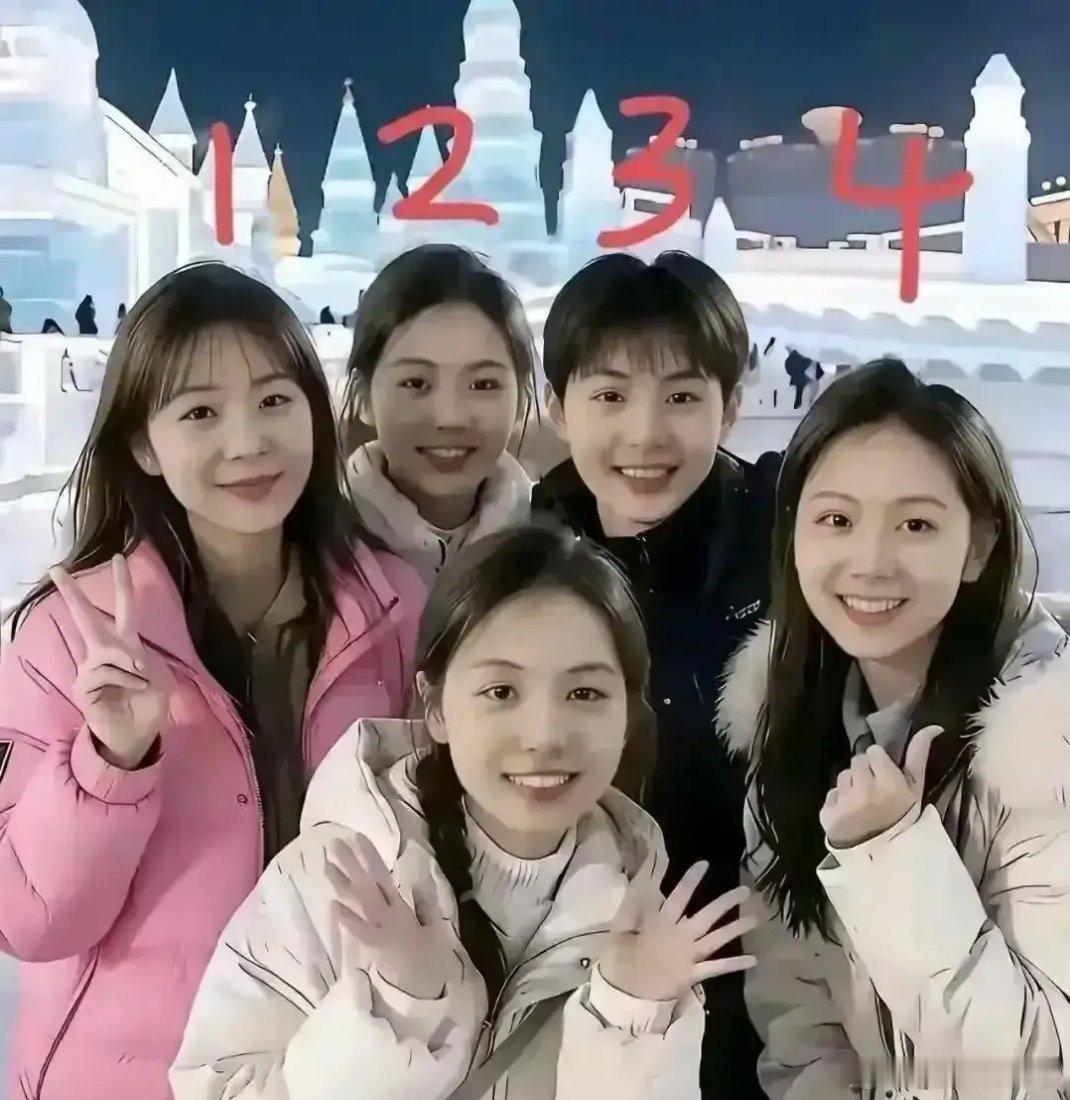 五人中有一人是男人，是男扮女装，你看出了谁男扮女装吗？