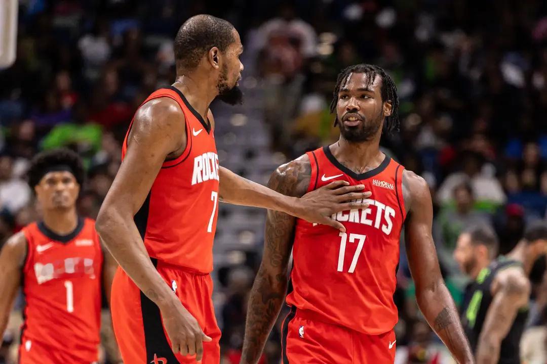 火箭目前阵容包含13人还有2个空缺据ESPN名记ShamsCharania报道