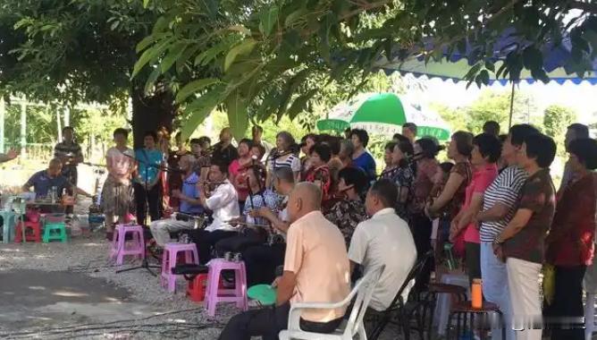 一位学者发表观点称，中国主权国土归属全体中国人民，不宜无限制接纳外来移民。一