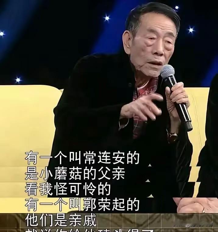 杨少华13岁在启明茶社打杂，干些扫地倒水的活，老板常连安(常宝堃的父亲)看他可怜