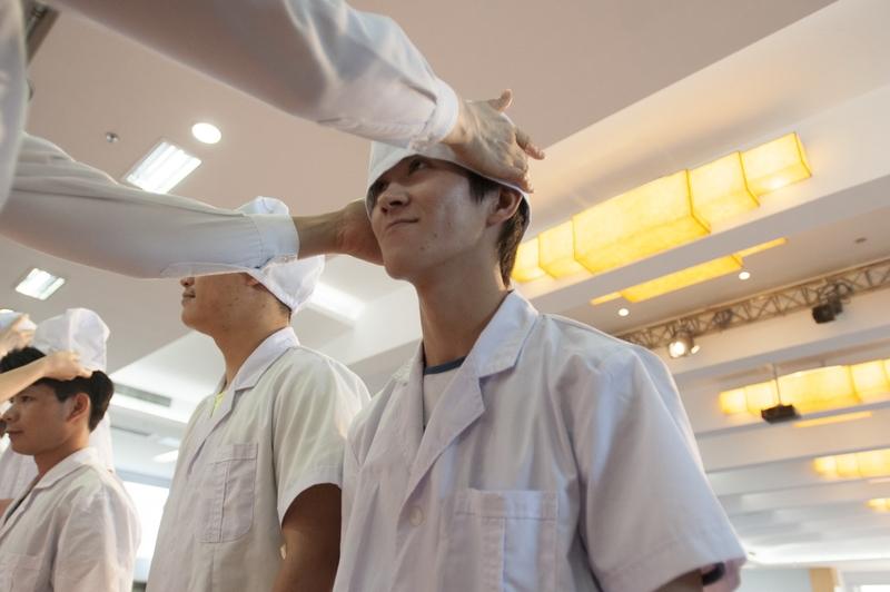 张雪峰老师谈大学专业就业现状护理专业适合女生，就业容易，但作息辛苦。法学