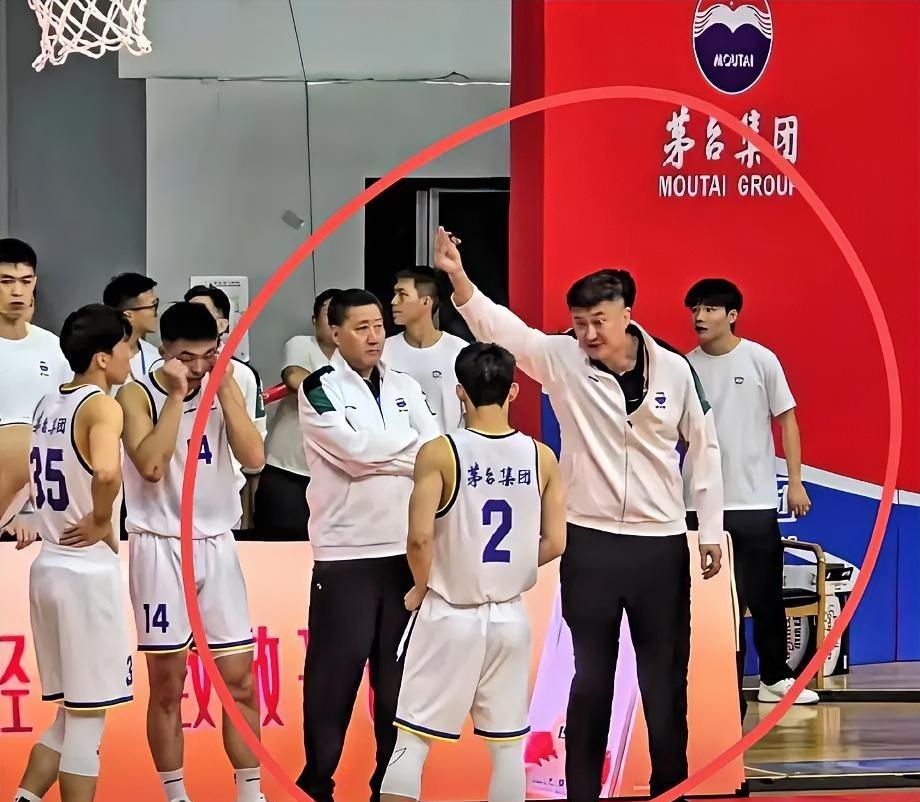 我说杜峰杜指导，你可长点心吧！以后当众训斥当徐杰的事还是别做了。陕西四大名酒杯
