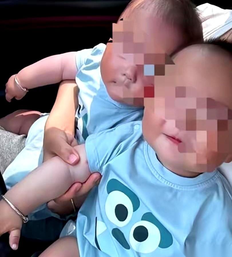河南周口一名女子头胎生下双胞胎儿子后又怀孕了，最后分娩时再次生下了一对双胞胎男婴