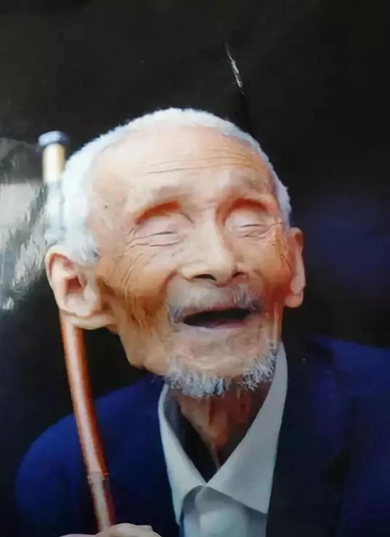 2010年11月，河南省泌阳县一位姓郭的“瞎老头”去世后，泌阳县政协、县委宣传部