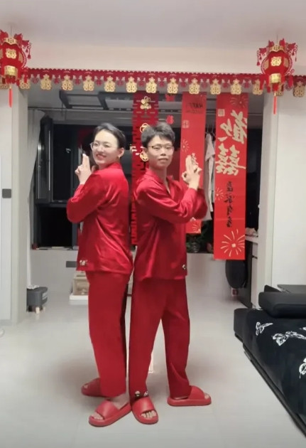 事实证明，化妆可以改变颜值啊。[捂脸哭][捂脸哭][捂脸哭]