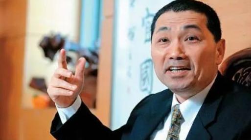 国民党最大的内鬼，终于露出了狐狸尾巴！7月的台北，凯达格兰大道挤满了人，现