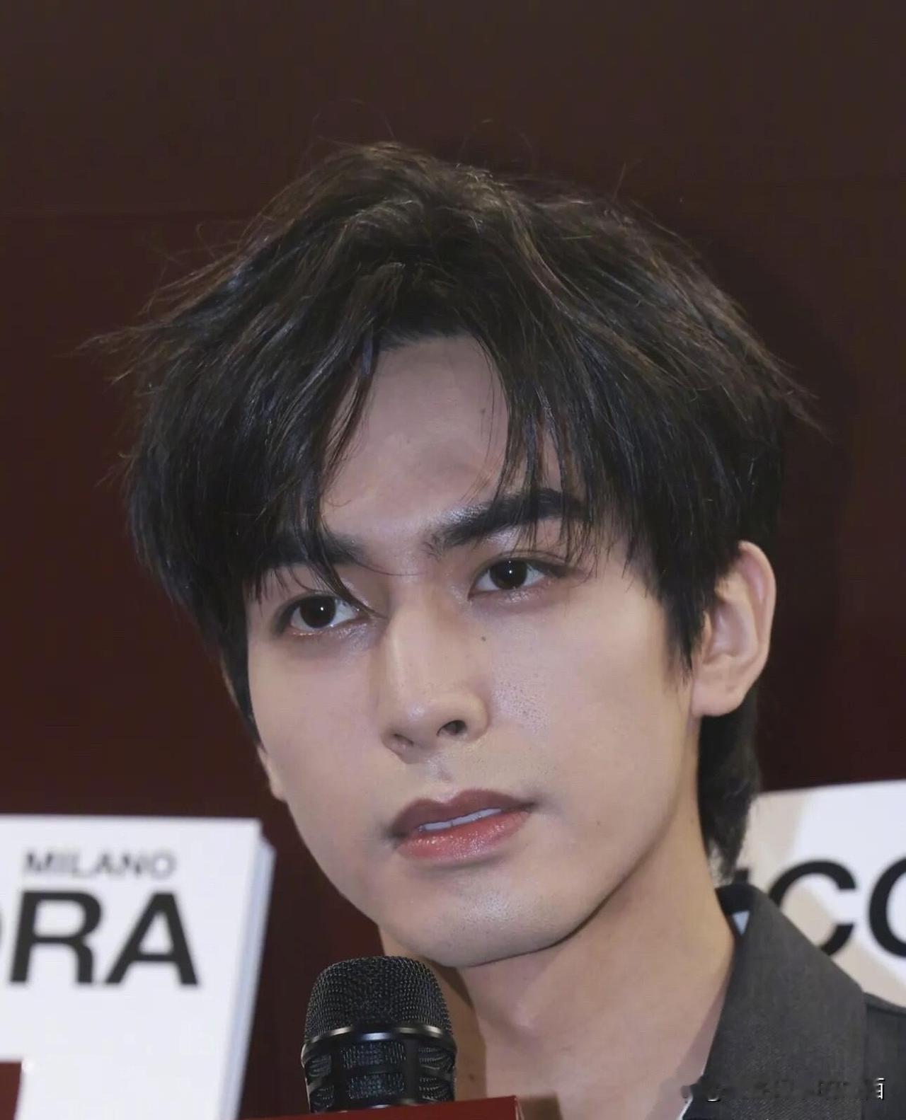 这六位男演员里，陈晓的颜值一般，但他的演技最好，长相最好看的是宋威龙，浓眉大眼，