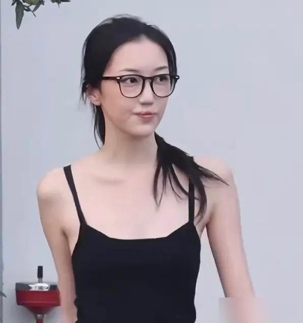 我问学医学专业的表弟，像李嫣这样，如果结婚生子，那下一代会不会有遗传的风险？表
