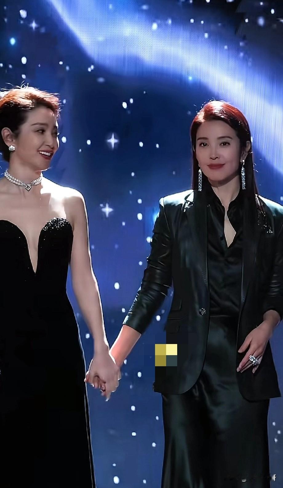 李冰冰两姊妹都是天生美人胚子，感觉姐姐更自然，更有气场[赞]这种姐妹看着多好，为