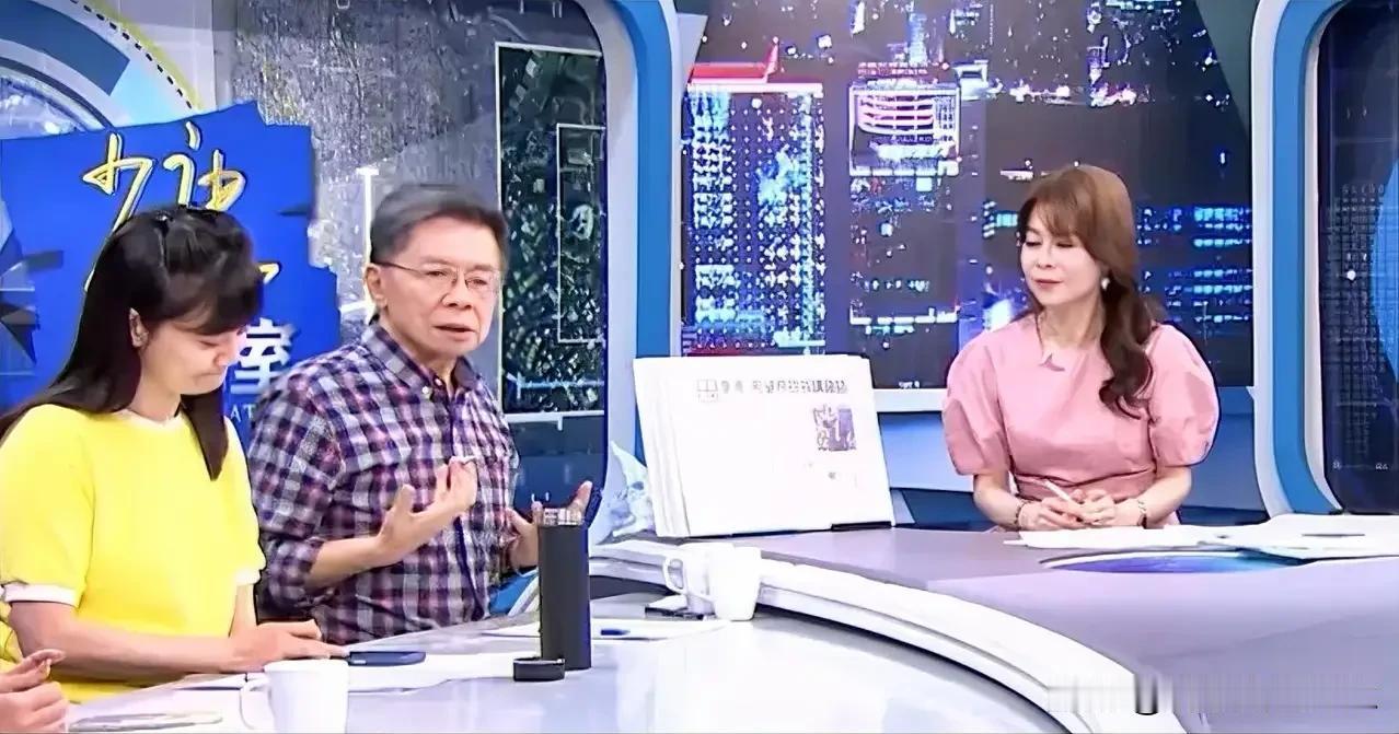 老沈越活越通透！在《少康战情室》节目中，有个钉子户嘉宾沈富雄，曾经的民进党大