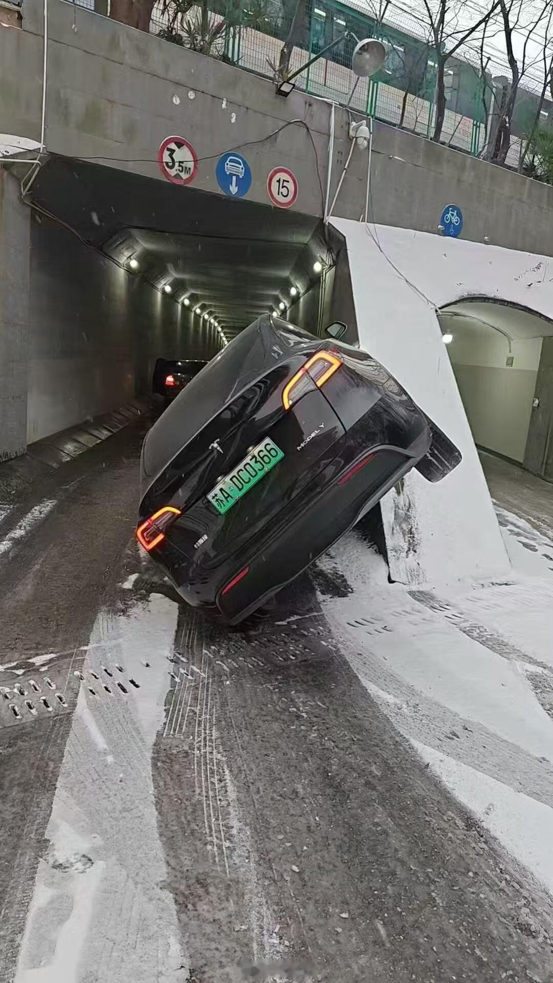 你能想到，这就是苏A下雪天的牛马，在雪地不知所不江苏全省降雪已停南京下雪上海终