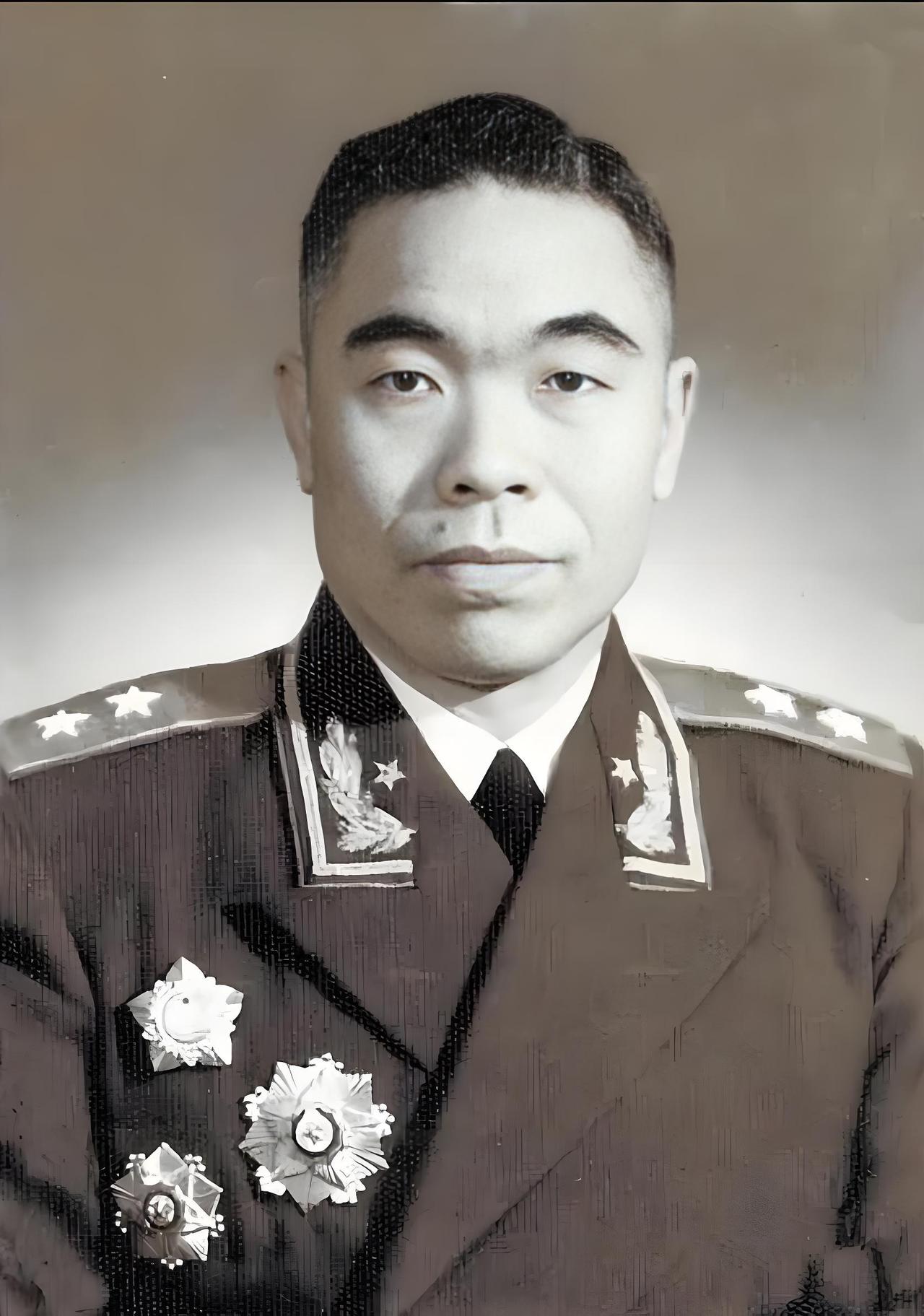 1948年，曾泽生带领两万六千人在长春起义，蒋介石气愤不已，立刻秘密命令宪兵抓走