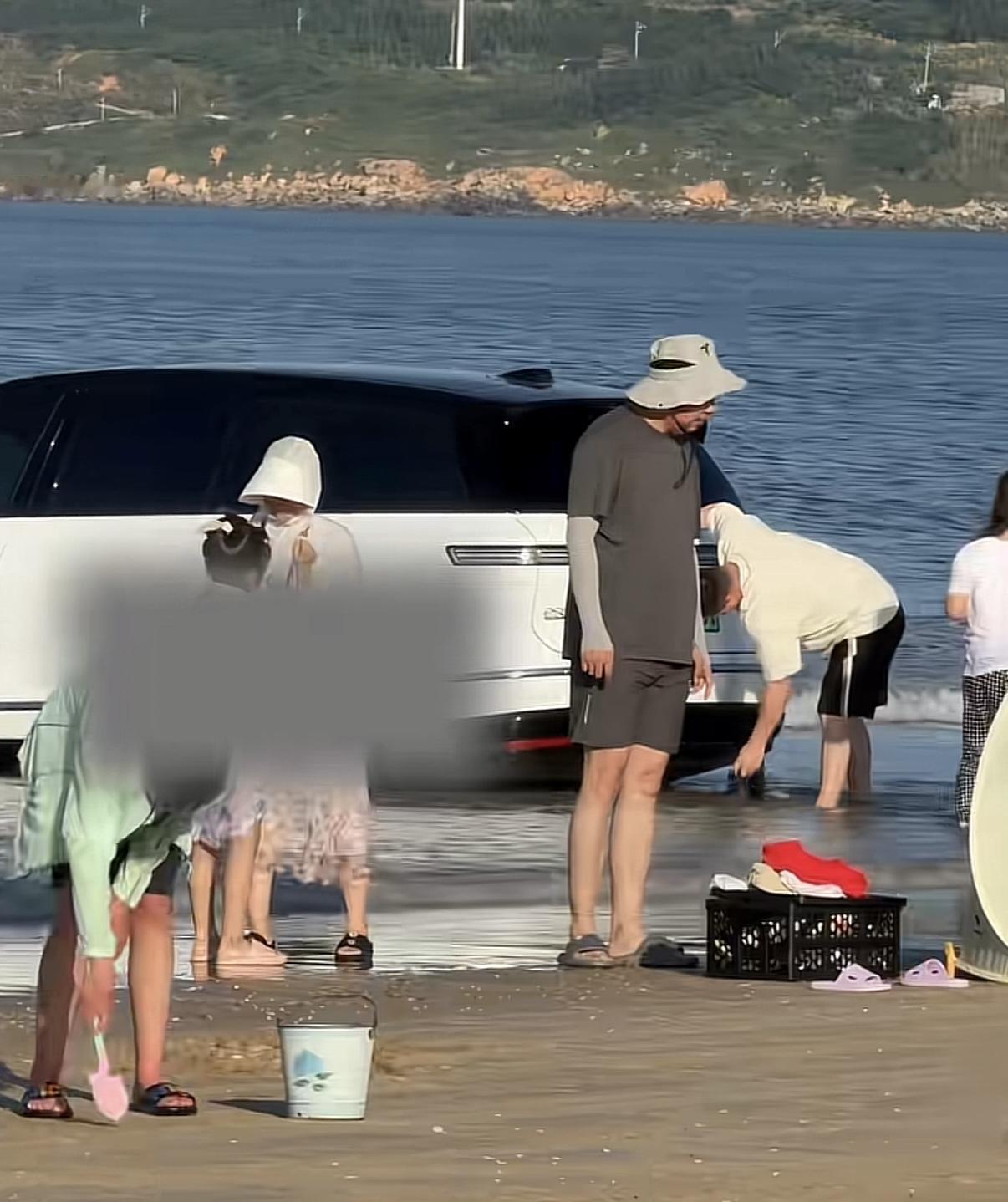 不亏是大哥，用海水洗车！蒙古海军司令都不敢干的事，这位大哥敢。海水里有大量的