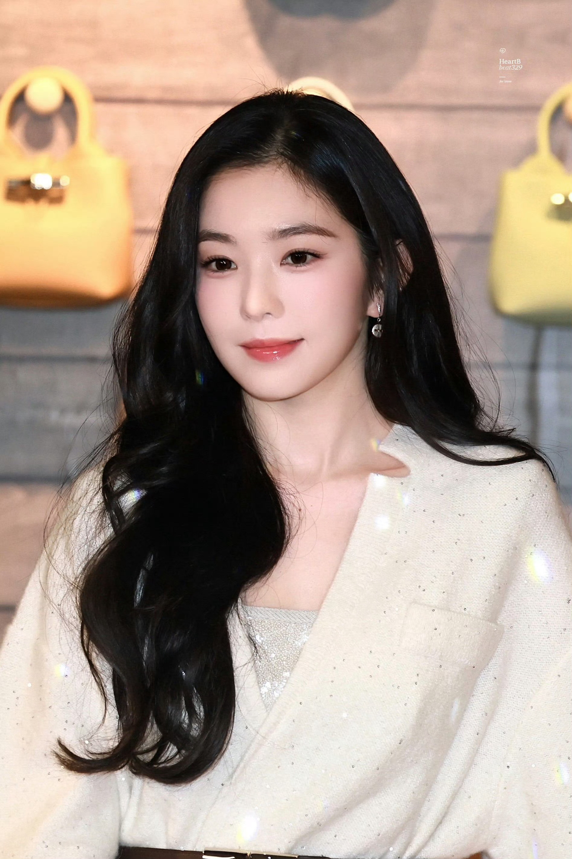 我的大脑宕机我需要一段时间接受这是34岁的脸蛋这回事真的美得很新生代…..