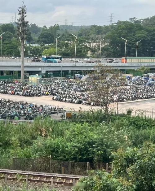 把你电动车扣了，会问你要车还是不要车，要车得交1000元罚款。不要的话让你签一个