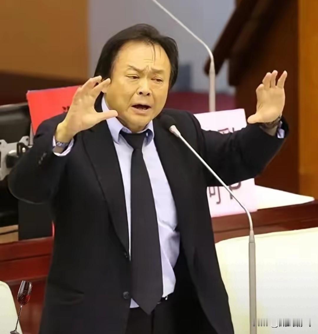 就在近日，民进党大佬王世坚突然扔出重磅发言：“我想到大陆看一看！”这话一出，岛