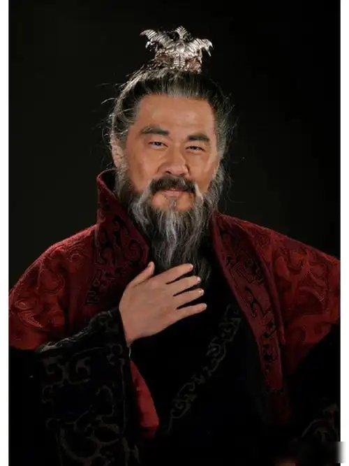 曹操是不是中国历史上被严重高估的人？曹操这人，真挺有意思，翻翻史书，有人叫他奸