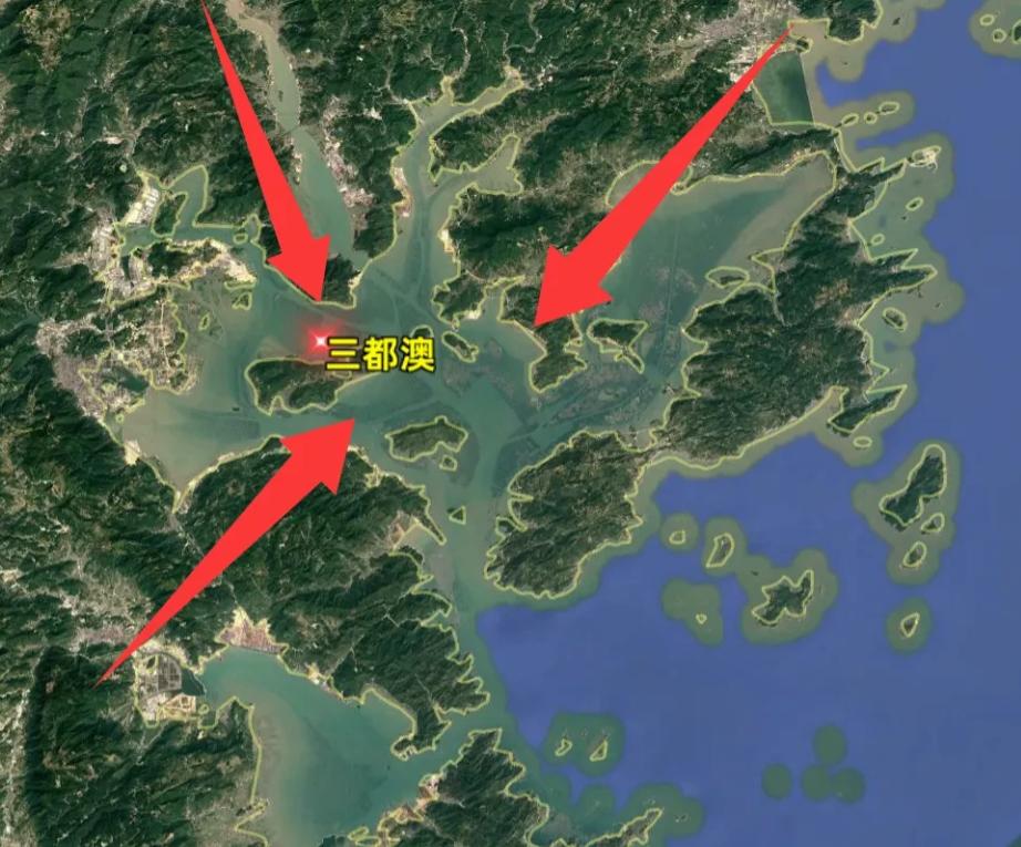 中国发现一个能停靠上百艘航母的深水港，位置太关键了！你敢信吗？在咱们国家的东