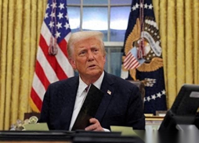 谁能想到，堂堂世界第一强国美国，现在穷得只剩下债了。38.9万亿这个天文数字一