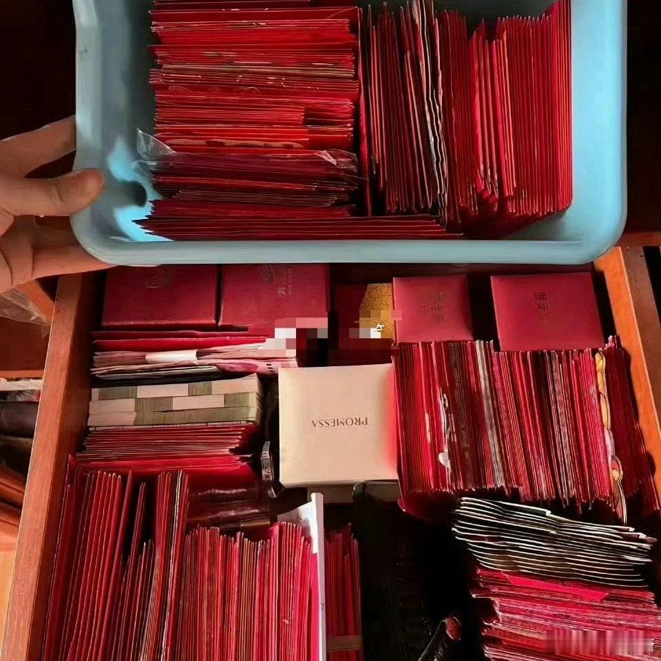 真的有人会吧红包攒起来不拆吗？​​​