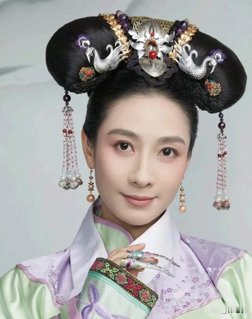安陵容自卑又自负，争强好胜，做事太绝，因为安陵容最得宠的时候，后宫所有嫔妃都见不