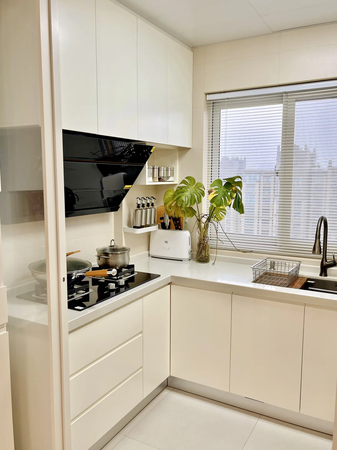 说实话，寒酸吗？7.2万自装的……