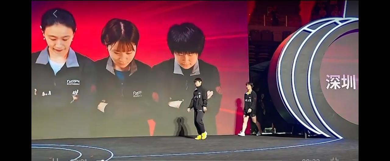孙颖莎一出场，声音五雷轰顶，全是欢呼声，莎莎太有力量了，啊啊啊啊，这是见到超级粉