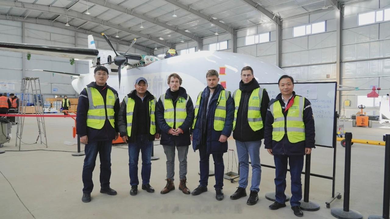 近日，俄罗斯联合发动机集团（UEC）技术代表团专程前往内蒙古鄂托克前旗机场，就白