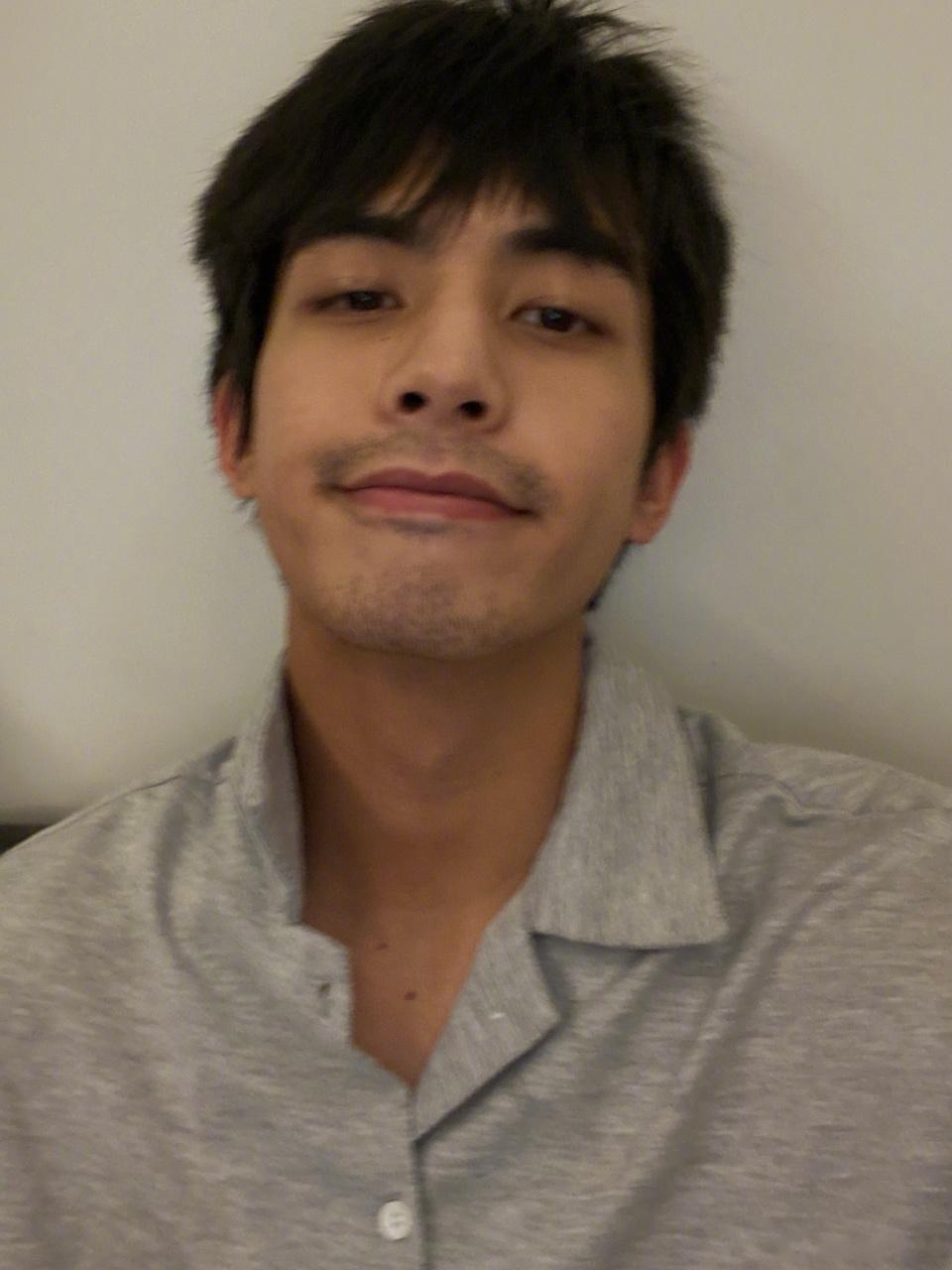 爱你的小胡茬🤏🏻宋威龙有胡茬时候🤤