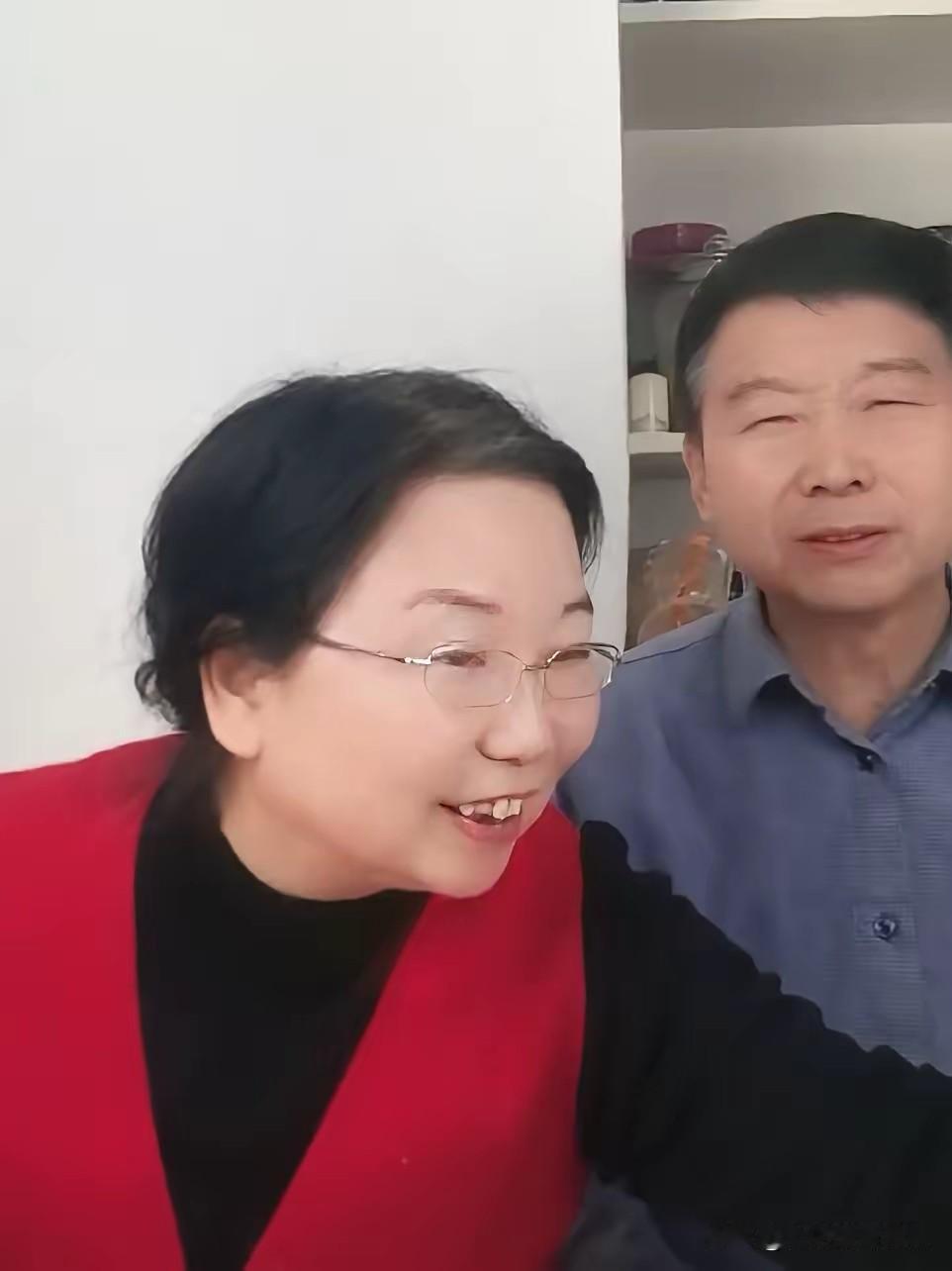 直播滑铁卢，杜大娘“戏路”断杜大娘又出来直播了，可是没播多久就灰溜溜地下播了，