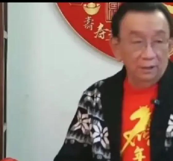 直播间一句话换来终身禁令？杨议直播聊家常提到侯耀华家卫生状况？直接开怼