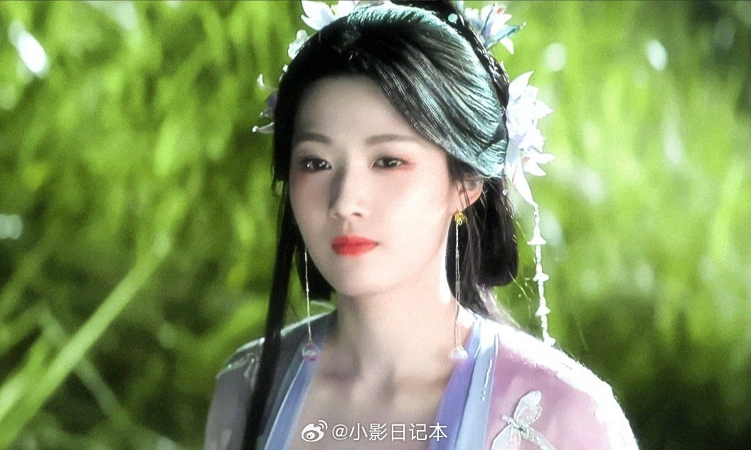 卢昱晓比虞书欣更适合灵动的角色吧？