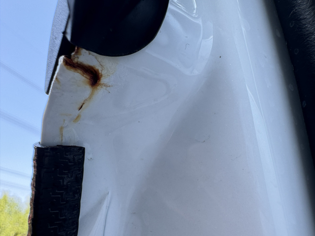 比亚迪真好爱咋咋地不管了这就是态度车子购买时候本身车机屏幕就是歪的，当时经销商