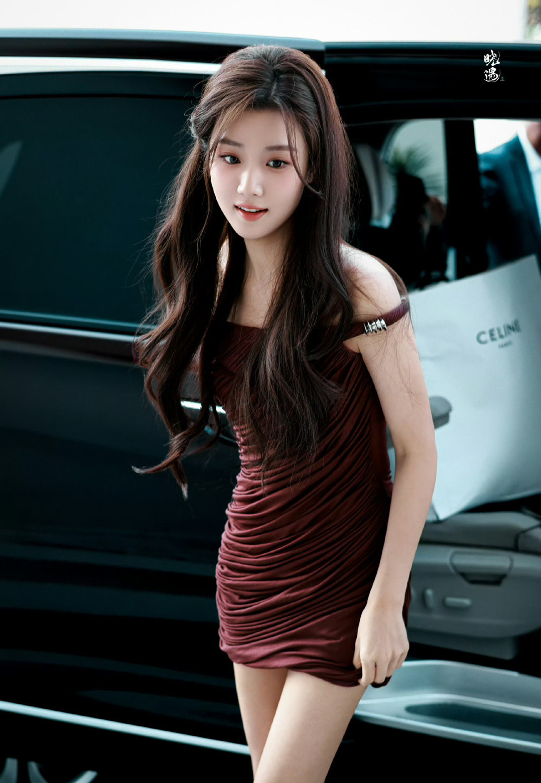 卢昱晓今日线下活动上班，这套好哇塞！！这种造型多来点好吗