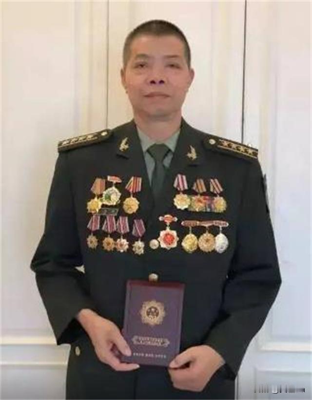 1985年，侦察兵隆志勇越境侦察，竟意外撞见了2名巡逻的越军，越军立即开火，一枪