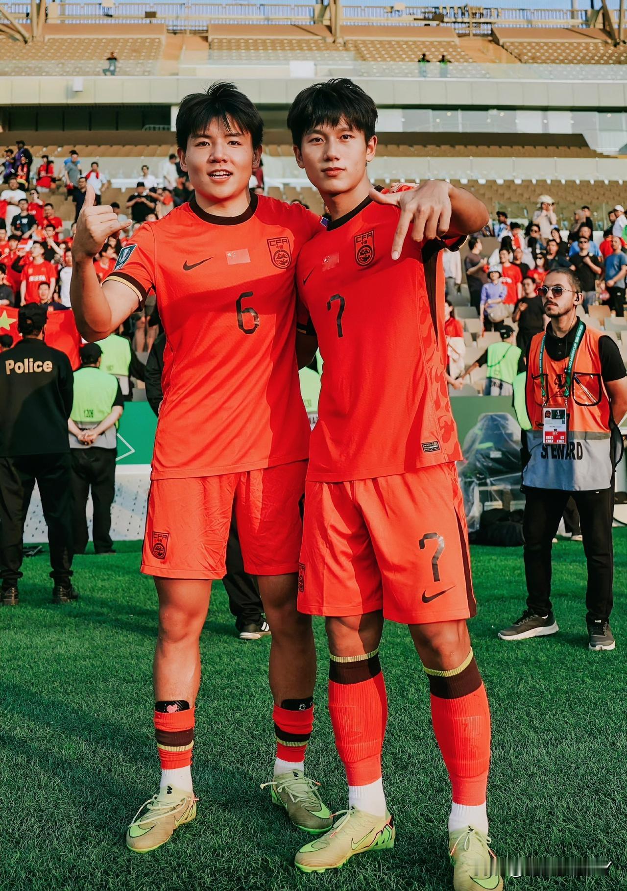 向余望这个人，你不能细究，因为你越仔细，越会发现这个人实在是太自律了！