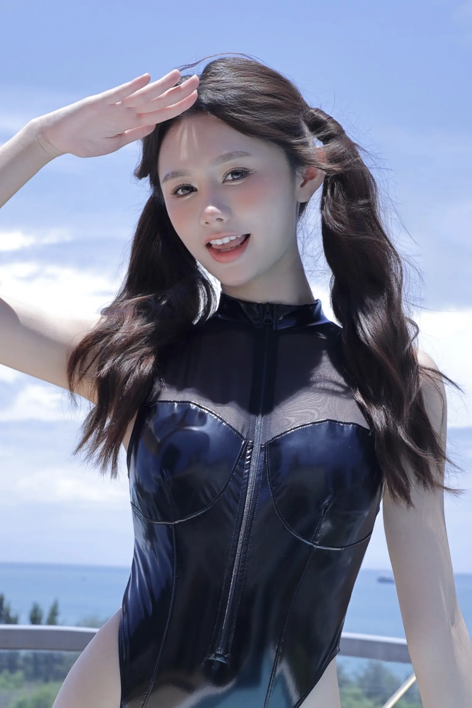 连体泳衣模特拍摄。