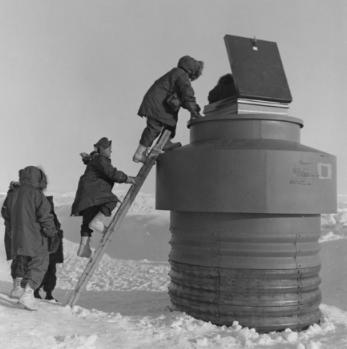 冰下30米挖出美军核基地！丹麦被骗57年，联合国紧急介入 格陵兰冰盖下的惊天